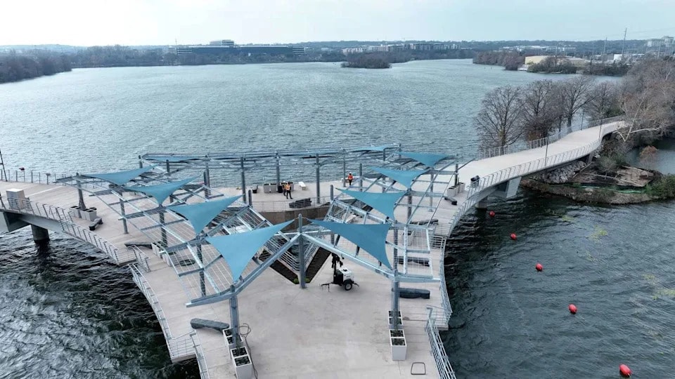 Austin completes 10-mile loop around Lady Bird Lake via wishbone ...